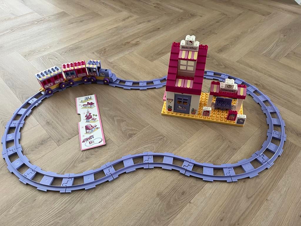 Hello Kitty Duplo Treinbaan met Station en Trein, Ophalen, Zo goed als nieuw, Complete set, Duplo