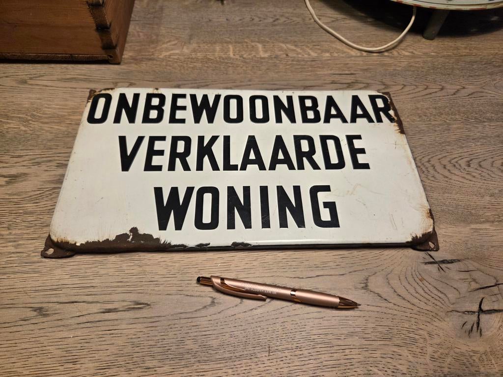 Emaille  onbewoonbaar verklaarde woning grote uitvoering, Ophalen of Verzenden