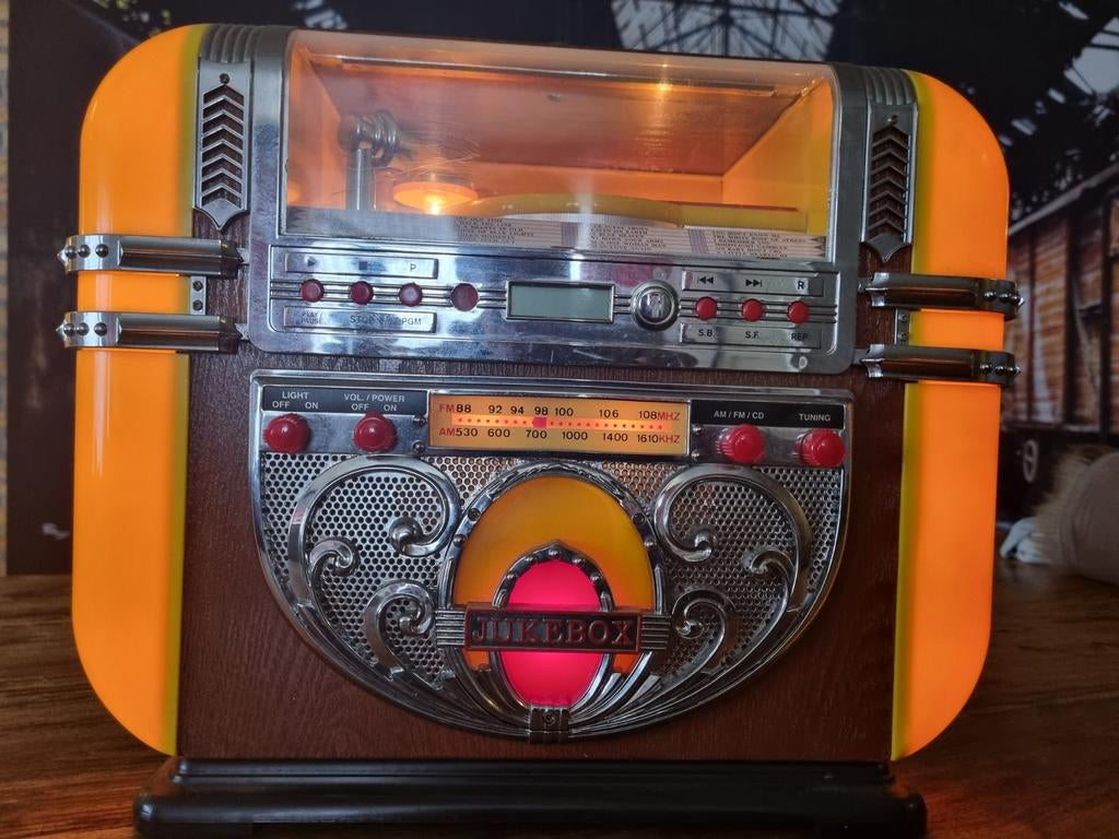 Retro Jukebox met CD-speler, Radio en Verlichting, Ophalen of Verzenden, Zo goed als nieuw, 1970 tot heden, Overige merken