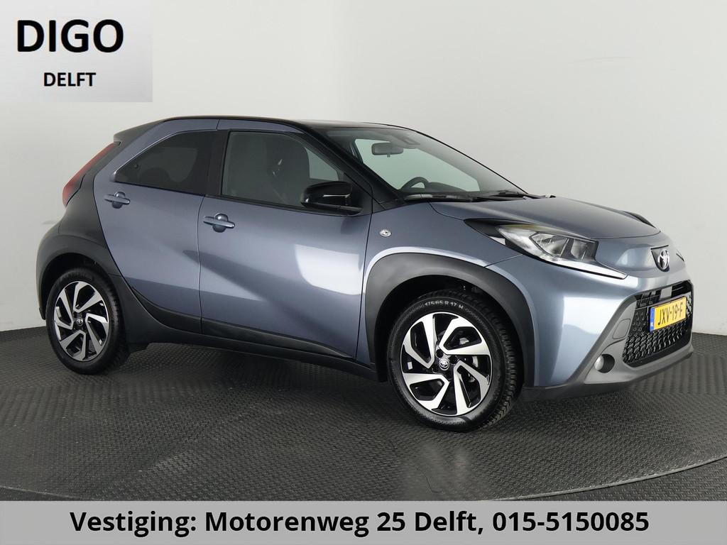 Toyota Aygo X 1.0 VVT-i PULSE PACK BI-TONE GARANTIE 3-2035!, Stof, Gebruikt, 4 stoelen, Origineel Nederlands