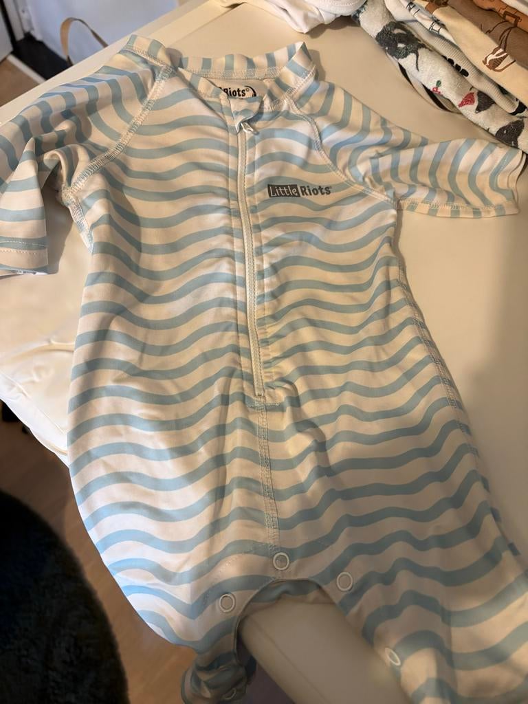 Little Riots UV-zwempak maat 74/80, Kinderen en Baby's, Babykleding | Baby-zwemkleding, Badpak, Ophalen of Verzenden, Zo goed als nieuw