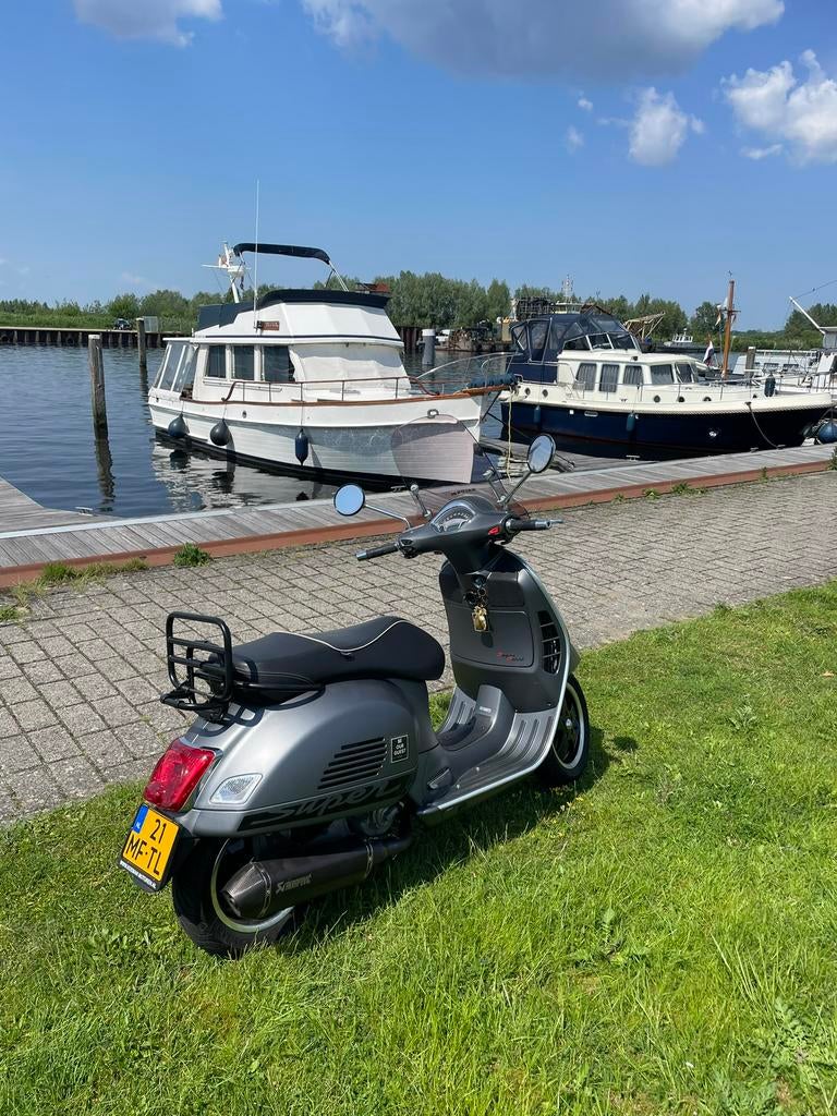 Hele mooie Vespa GTS Super 300, Motoren, Particulier, Scooter