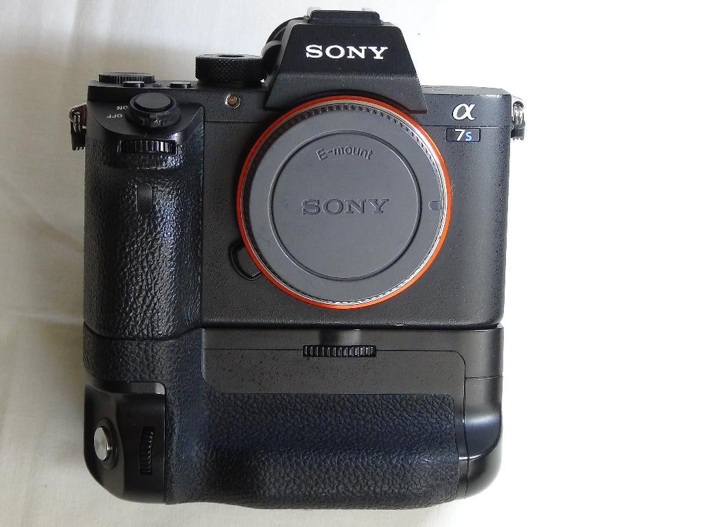 Sony A7S ii (M2), ZGAN, Battery Grip, 3x accu, Oplader, Riem, Zo goed als nieuw, Full HD, Sony, Geheugenkaart