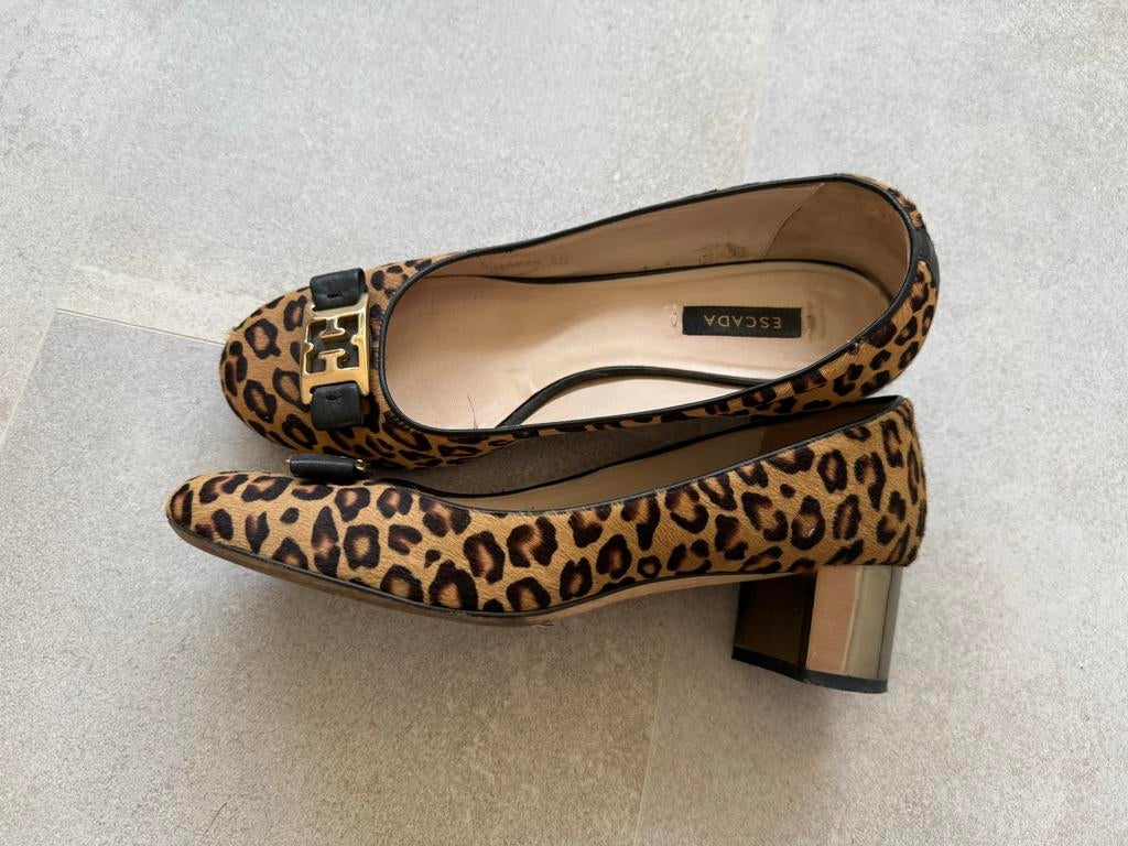 Mooie Escada schoenen Maat 40, Schoenen met lage hakken, Bruin, Ophalen of Verzenden, Zo goed als nieuw