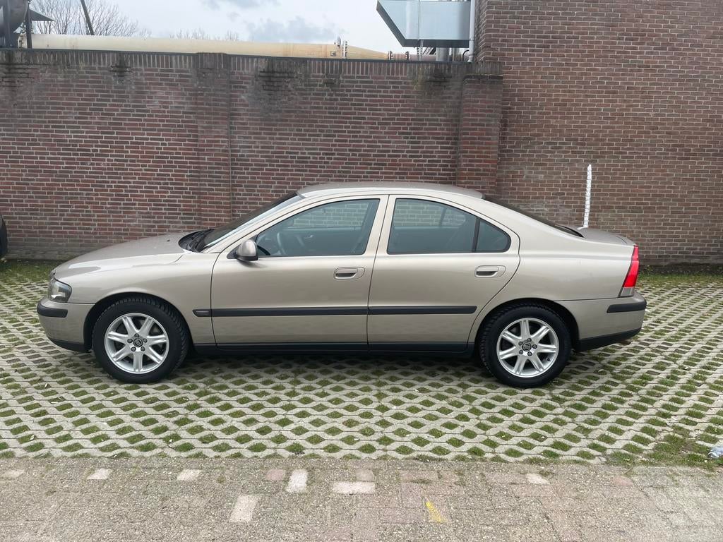 Volvo S60 2.4 140PK AUT 2001 Beige, Auto's, Volvo, S60, 2435 cc, Particulier, Sedan