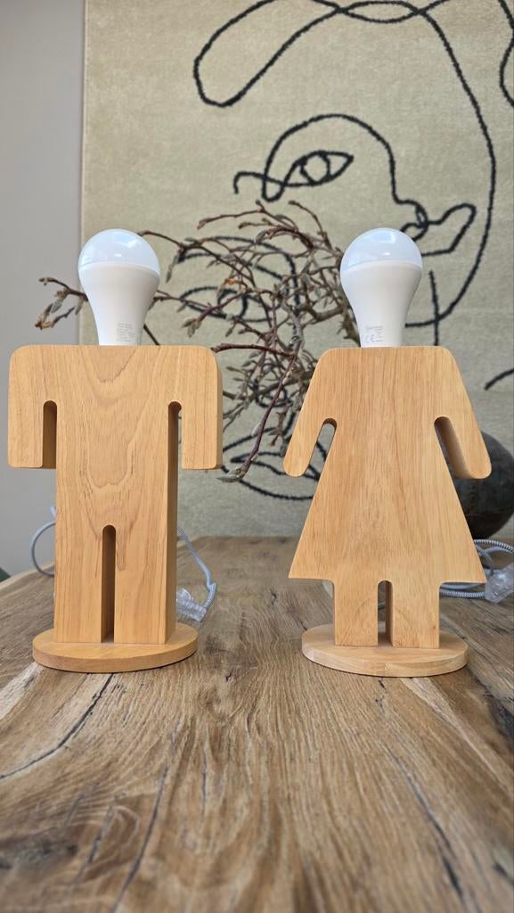 2 leuke houten lampjes / man - vrouw lamp, Huis en Inrichting, Lampen | Tafellampen, Ophalen, Gebruikt, Hout