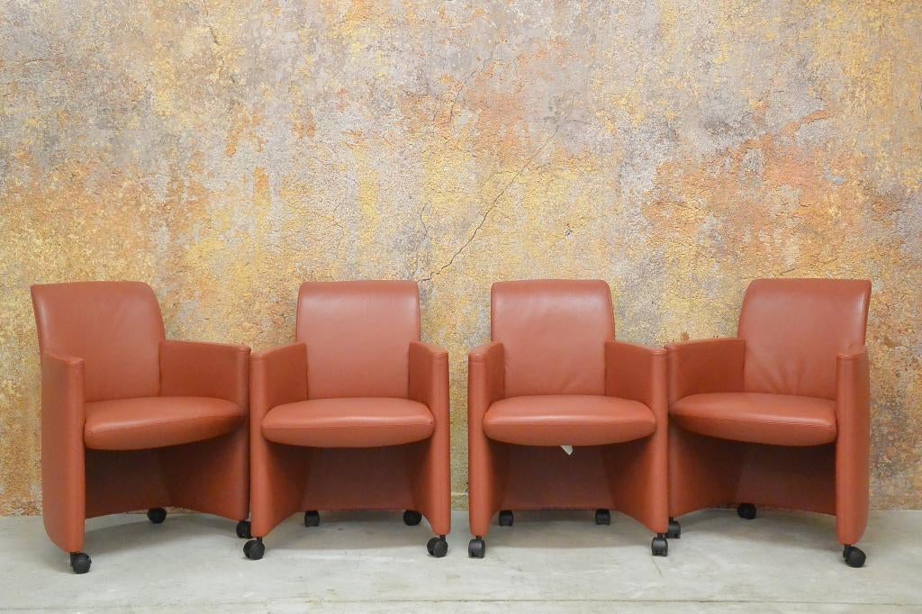 ZGANieuw! 4 rode leren Leolux Quantissimo verrijdb stoelen, Leolux, Leolux, Ophalen of Verzenden, Zo goed als nieuw