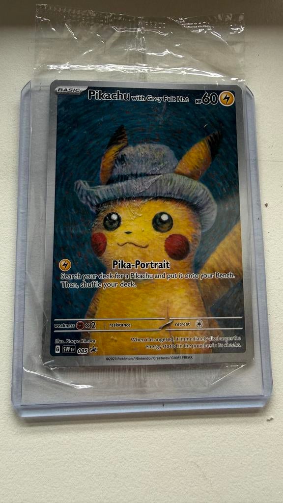 Pikachu met Grijze Vilthoed - GESEALD, Ophalen, Nieuw, Losse kaart