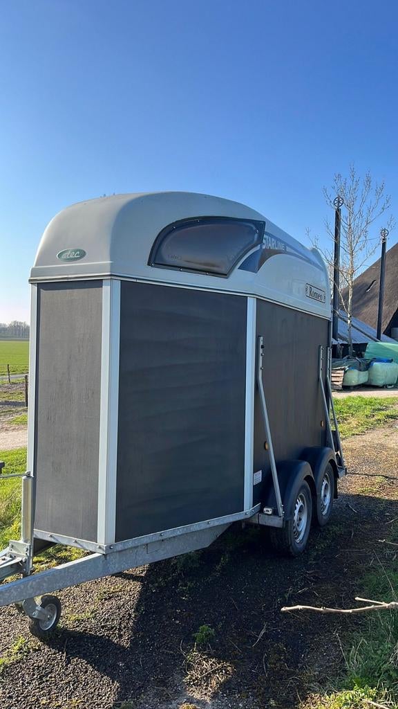 Mooie paarden trailer Starline kunstof vloer en sliplaag, Ophalen of Verzenden