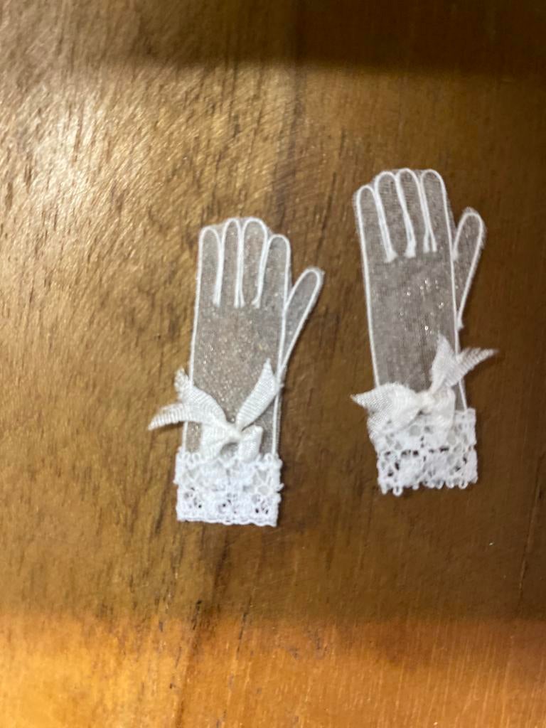 Kanten handschoentjes voor het poppenhuis, Ophalen of Verzenden, Nieuw, Poppenhuis