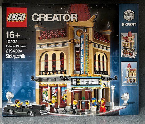 Te huur: Lego Palace Cinema 10232, Ophalen of Verzenden, Gebruikt, Complete set, Lego