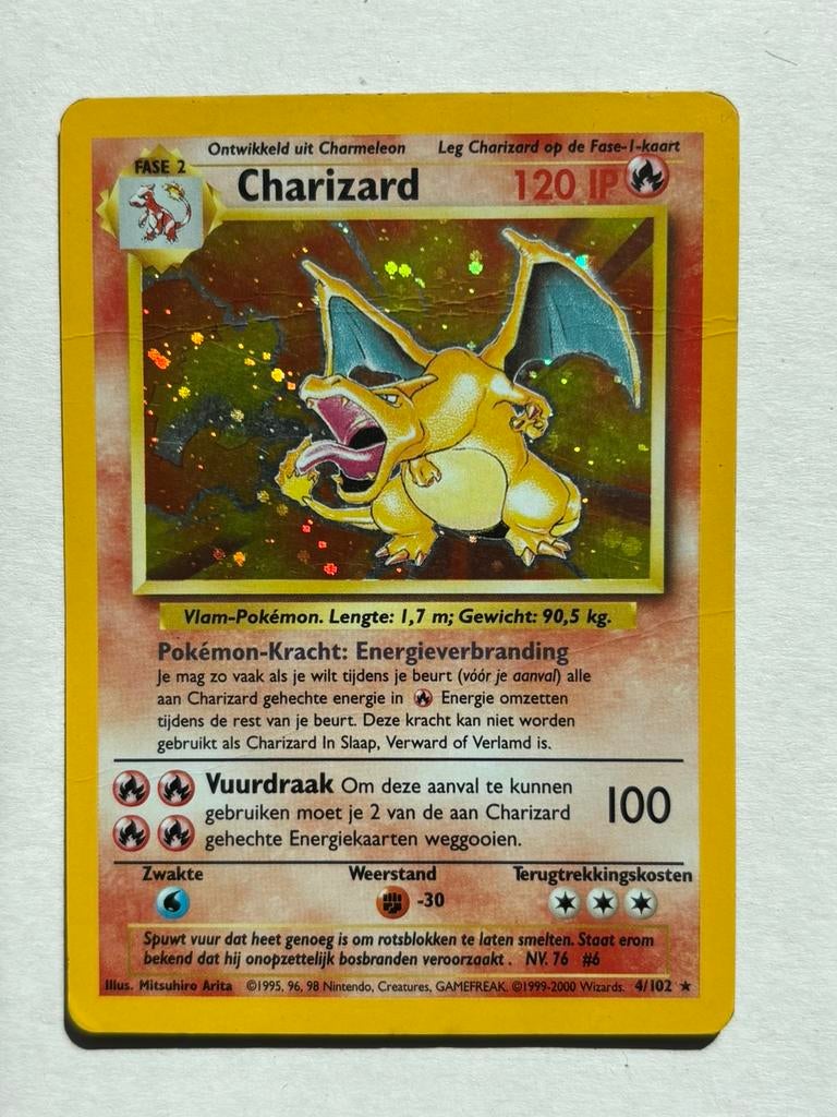 Pokémon - Charizard 4/102 Foil, Ophalen of Verzenden, Gebruikt, Foil