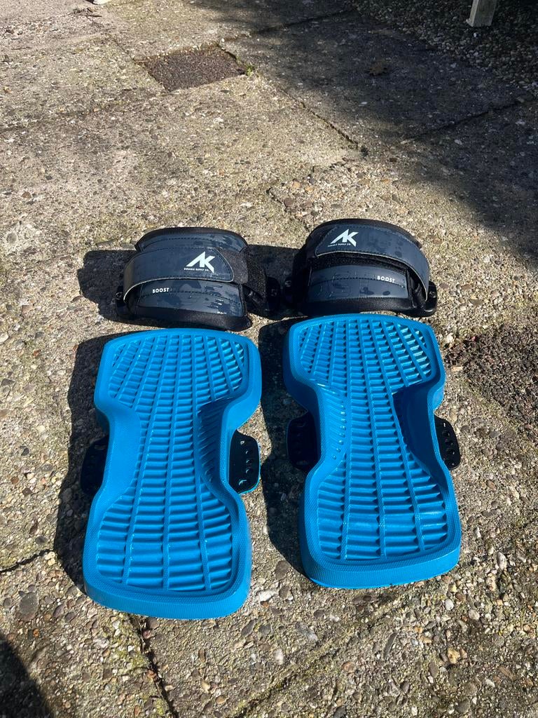 AK Boost Kitesurf Pads en Straps (L), Watersport en Boten, Kitesurfen, Ophalen of Verzenden, Gebruikt, 4 m² of minder, Binding