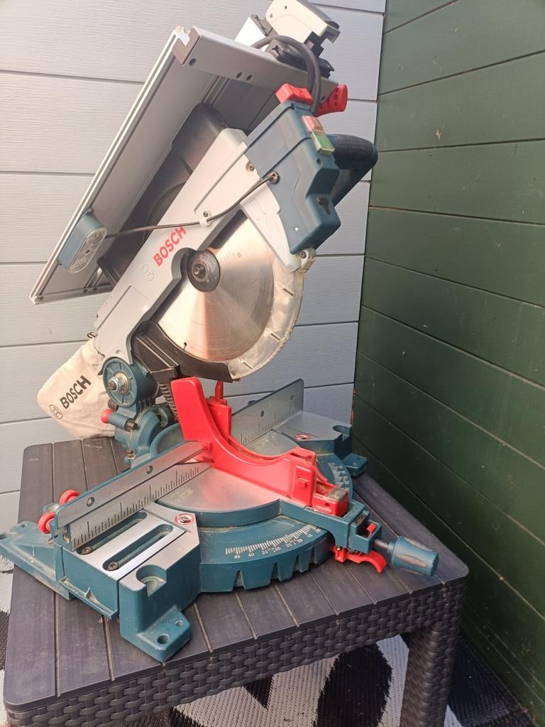 Bosch afkort/tafelzaag, Gebruikt, Ophalen of Verzenden, Afkortzaag, 30 tot 70 mm