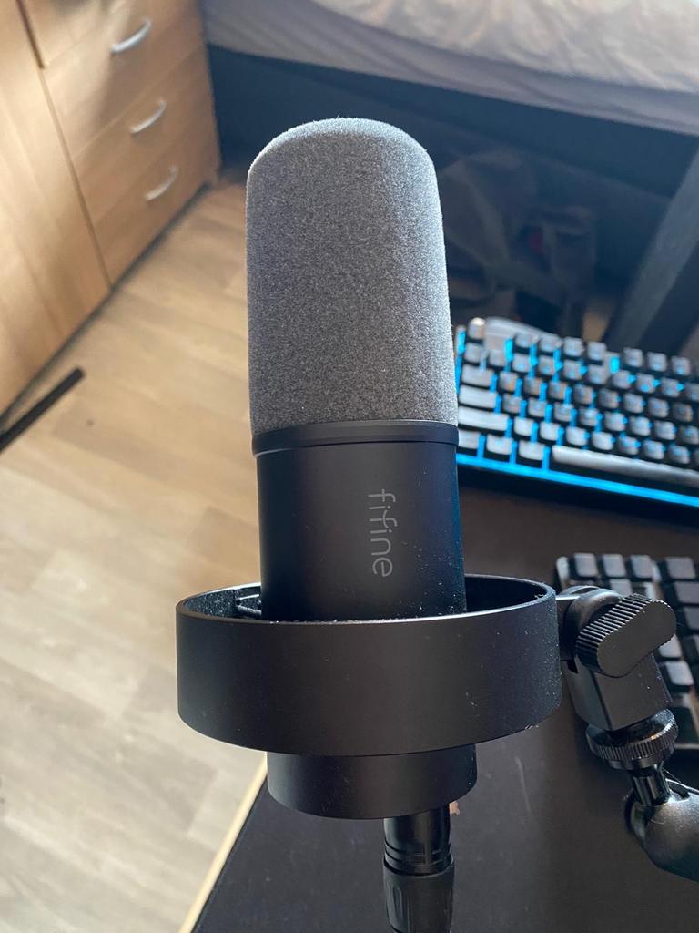 Fifine K688 microfoon met arm, xlr dock en xlr kabel, Muziek en Instrumenten, Microfoons, Ophalen, Zo goed als nieuw, Studiomicrofoon