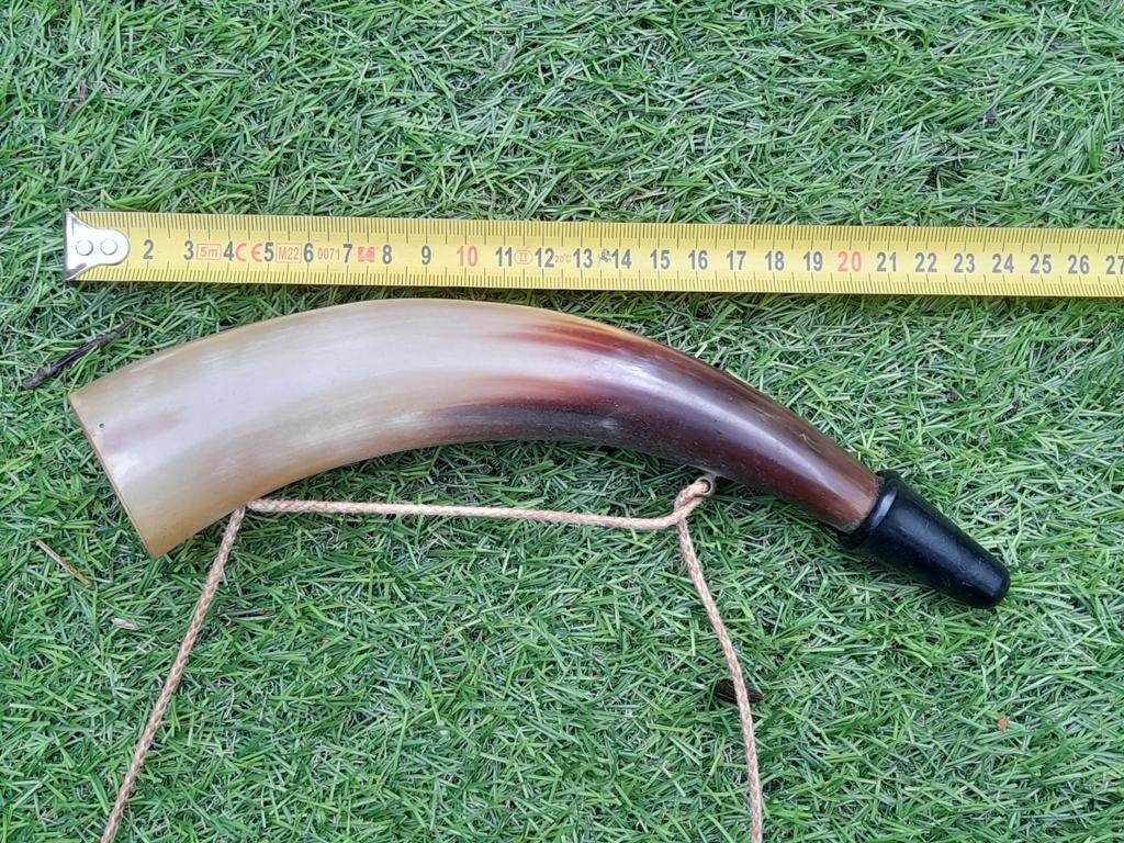 Antieke jachthoorn van hoorn met draagkoord, Ophalen of Verzenden, Gebruikt, Overige soorten