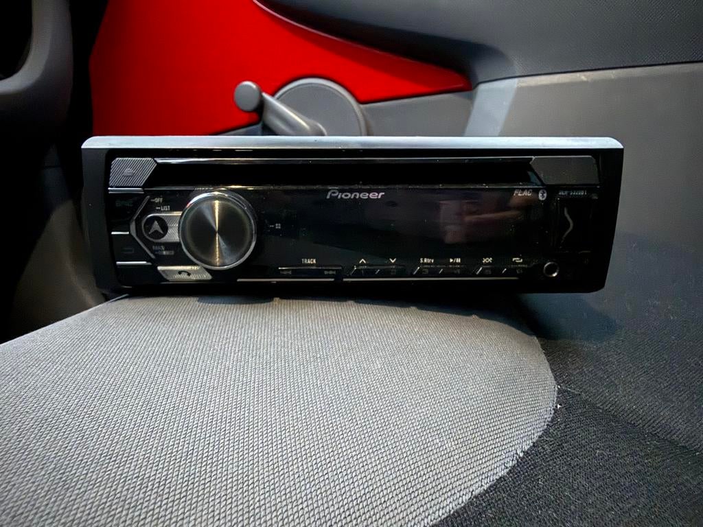 Goed werkend 2 weken oud, Auto diversen, Autoradio's, Ophalen of Verzenden, Zo goed als nieuw