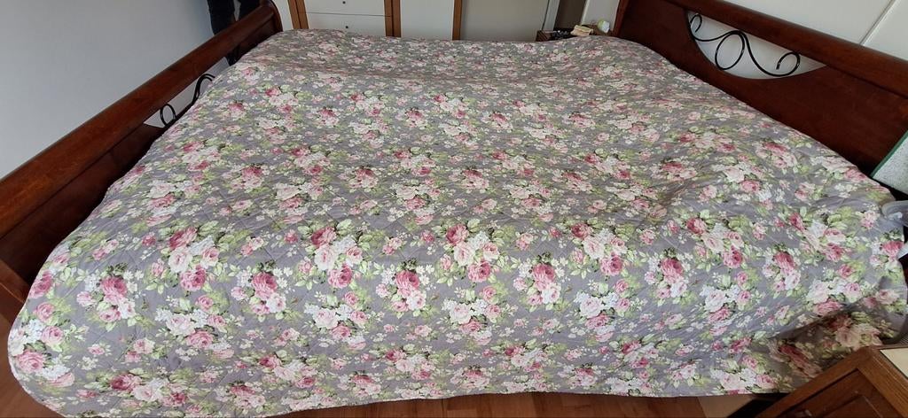 Gebloemde sprei 240 x 260 cm, Huis en Inrichting, Ophalen, Zo goed als nieuw, Tweepersoons, Overige typen