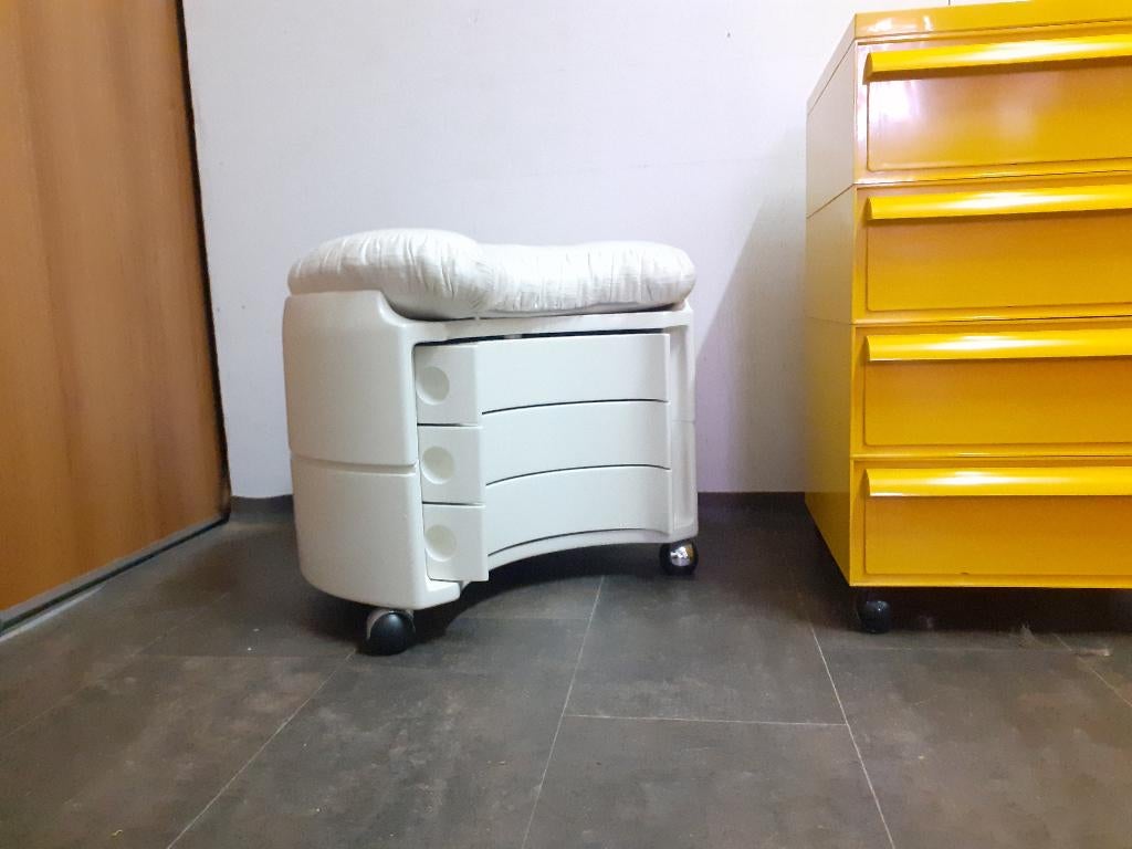 space age kunststof opberg kruk design jaren 70 Italy retro, Huis en Inrichting, Krukjes, Kunststof, Gebruikt, ?, ?