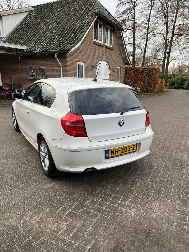 BMW 1-Serie 2.0 118I 3DR 2010 Wit, Auto's, BMW, 1-Serie, Achterwielaandrijving, 1995 cc, 4 stoelen