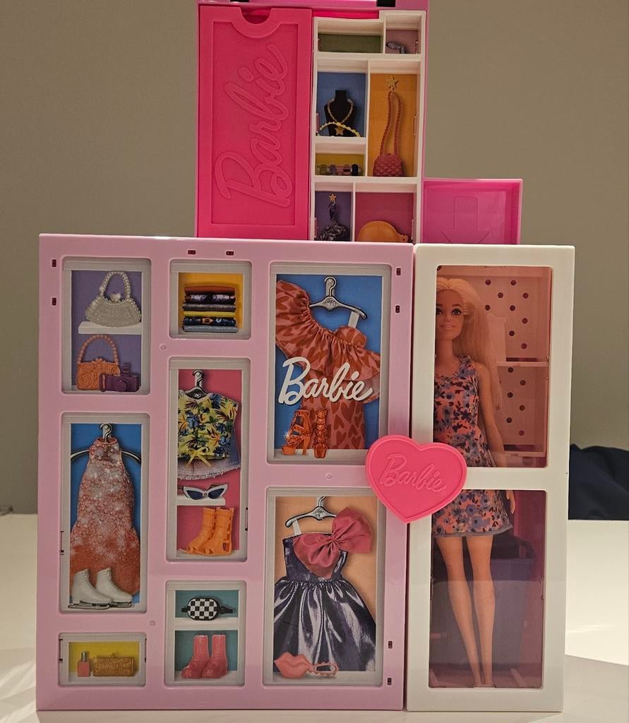 Barbie kledingkast met een Barbie, Ophalen of Verzenden, Toebehoren