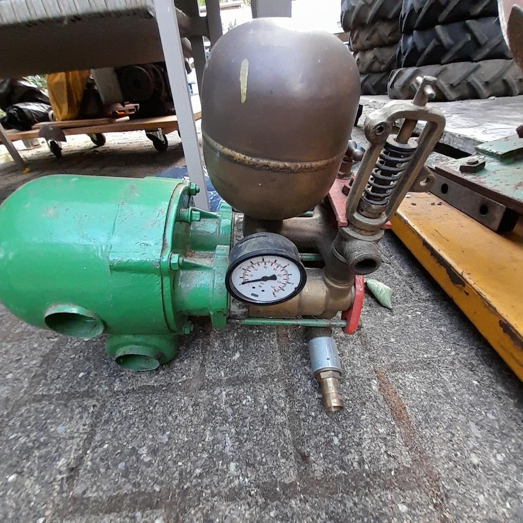 HOLDER WATERPOMP VOOR E5,E6,E7,E8,E9, Ophalen