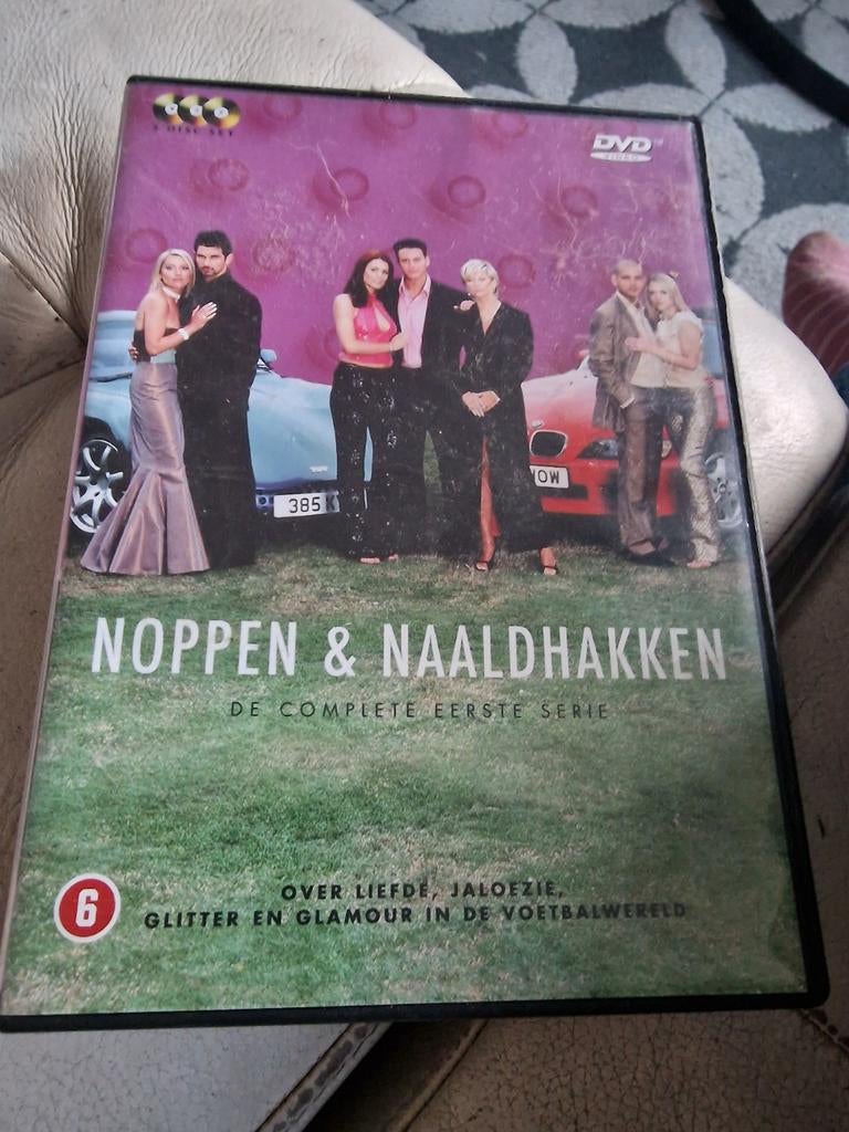 Noppen & Naaldhakken - Complete Eerste Serie DVD, Boxset, Drama, Ophalen of Verzenden, Zo goed als nieuw