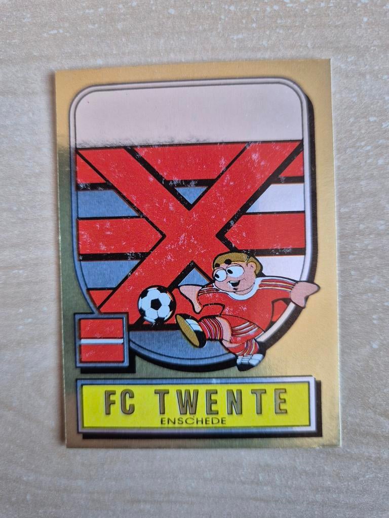 Panini Voetbal 82 Embleem FC Twente, Ophalen of Verzenden, Zo goed als nieuw, F.C. Twente, Poster, Plaatje of Sticker