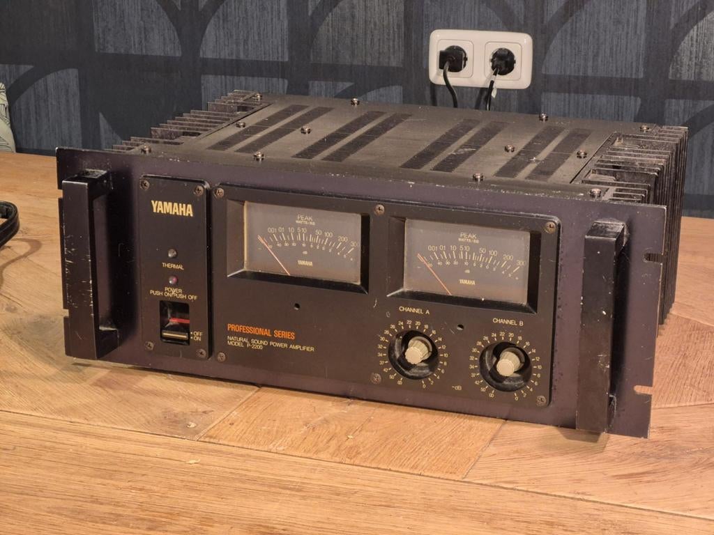 Yamaha P-2200 Eindversterker - Krachtige Audio, Audio, Tv en Foto, Versterkers en Receivers, Ophalen, Gebruikt, Yamaha, 120 watt of meer