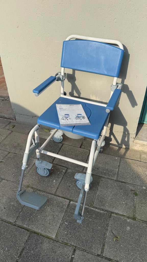 Douche-toilet-rolstoel Aston met 5″ wielen vrpr. €125, Ophalen, Zo goed als nieuw, Duwrolstoel