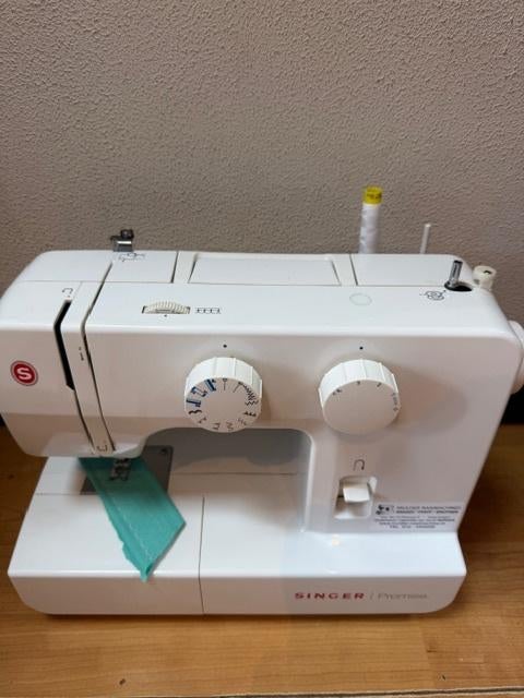 Singer vrije arm naaimachine als nieuw +garantie, Hobby en Vrije tijd, Naaimachines en Toebehoren, Ophalen, Zo goed als nieuw