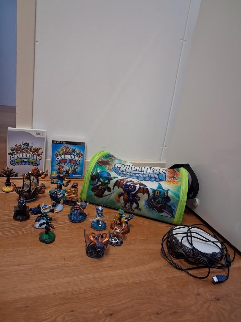 Set van Skylanders: 14 poppetjes, 2 spellen, portal en tas, Spelcomputers en Games, Ophalen of Verzenden, Gebruikt