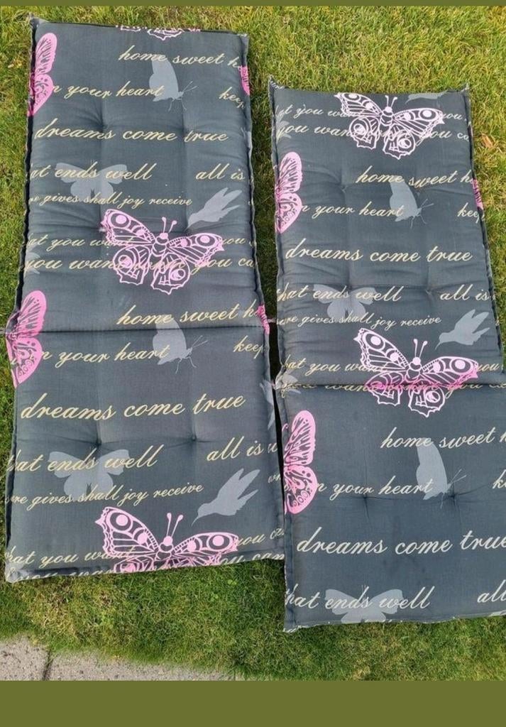 Tuinkussens 2 stuks vlinder, Ophalen, Gebruikt