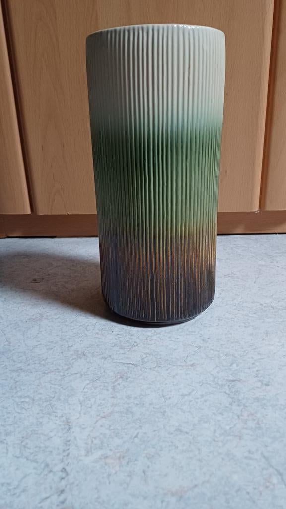 Nieuwe, gestreepte vaas in diverse kleuren, Overige kleuren, Aardewerk of Porselein, Nieuw, Ophalen of Verzenden