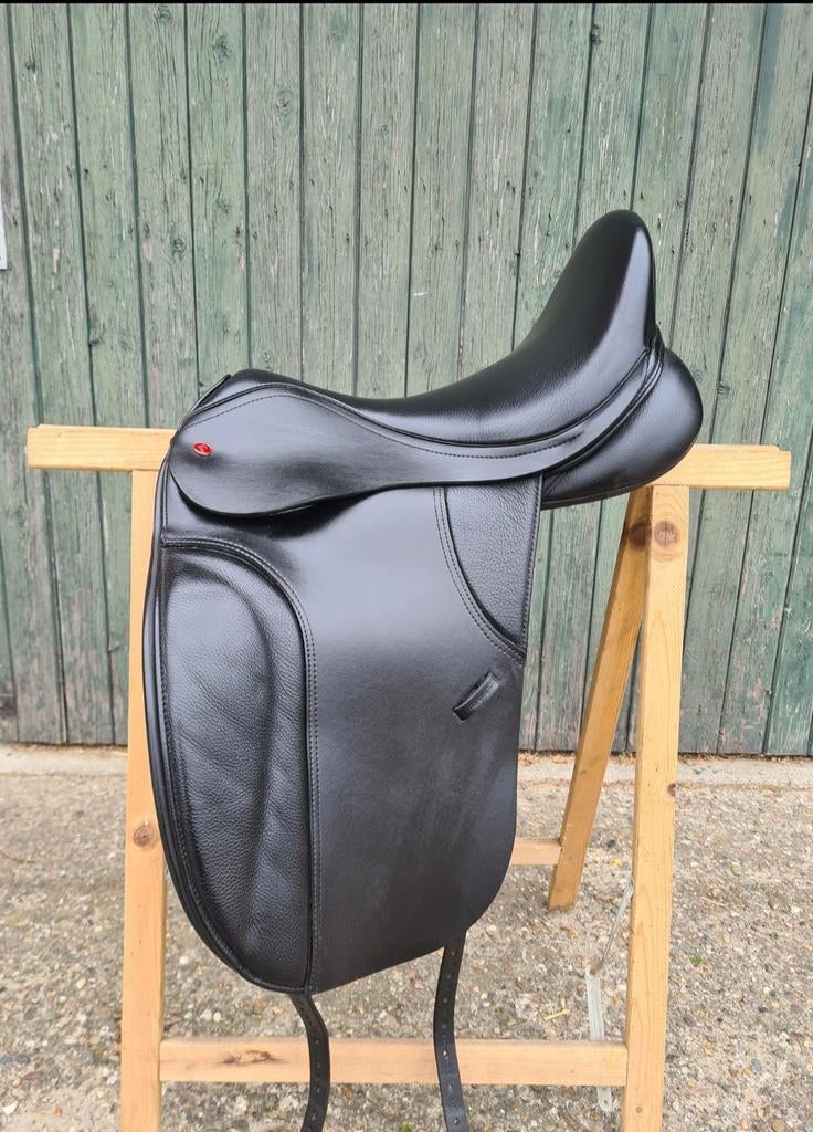 Thorowgood dressuur zadel 17,5 inch, Ophalen of Verzenden