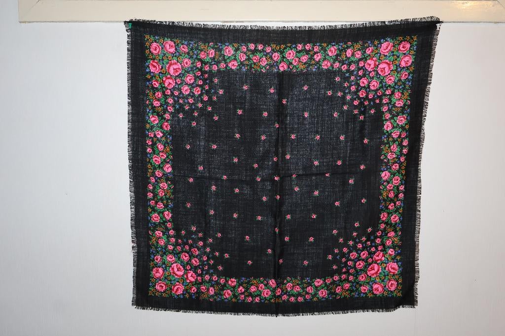 wollen sjaal shawl doekje kleedje; folklore klederdracht, Antiek en Kunst, Antiek | Kleden en Textiel, Ophalen of Verzenden