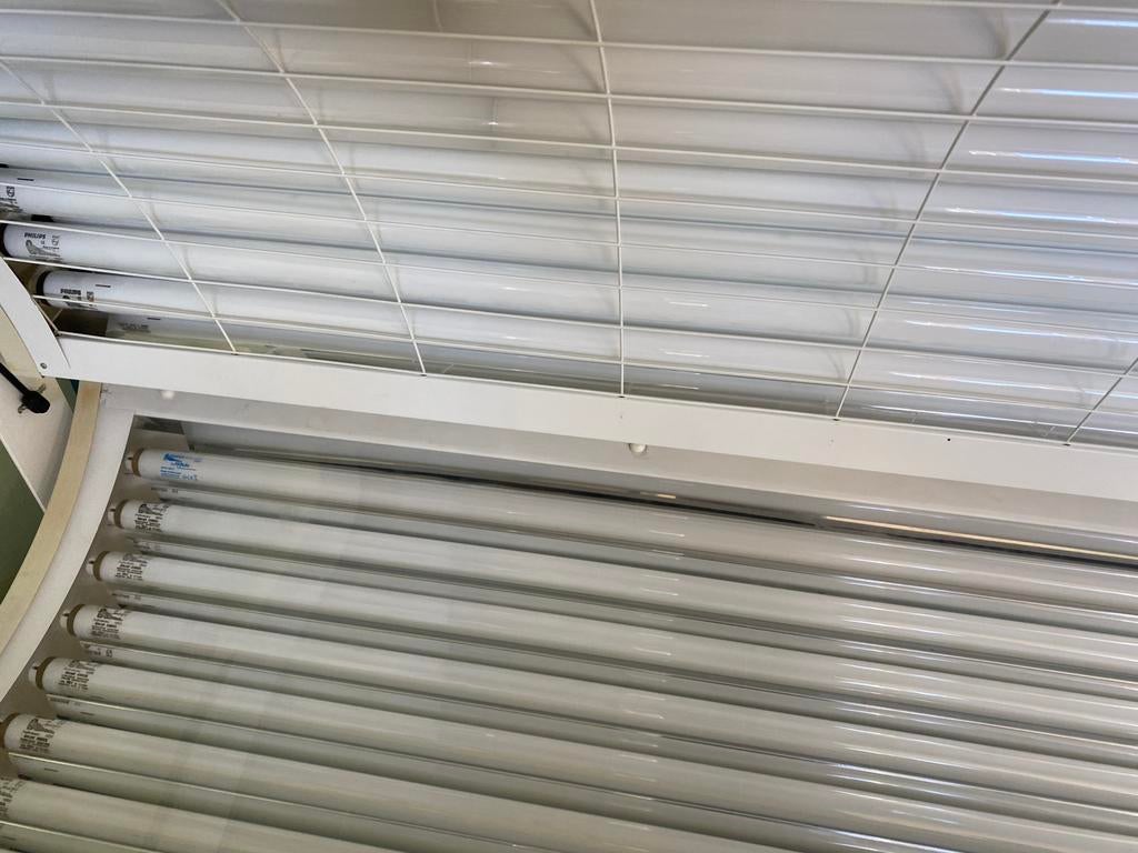 Dubbele zonnebank wit Marisol, Ophalen, Gebruikt, Zonnebank dubbelzijdig, 15 lampen of meer