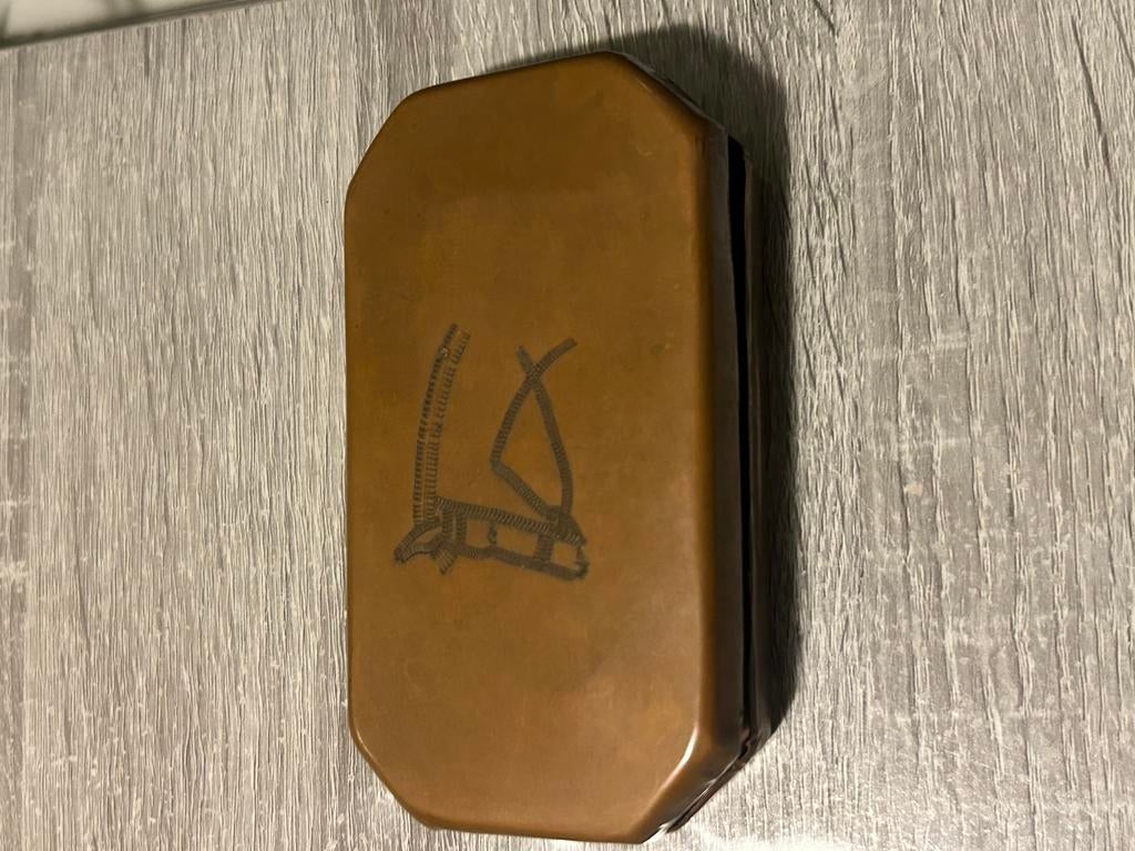 Antiek koperen tabaksdoosje met paardenhoofd, Verzamelen, Rookartikelen, Aanstekers en Luciferdoosjes, Ophalen of Verzenden, Zo goed als nieuw