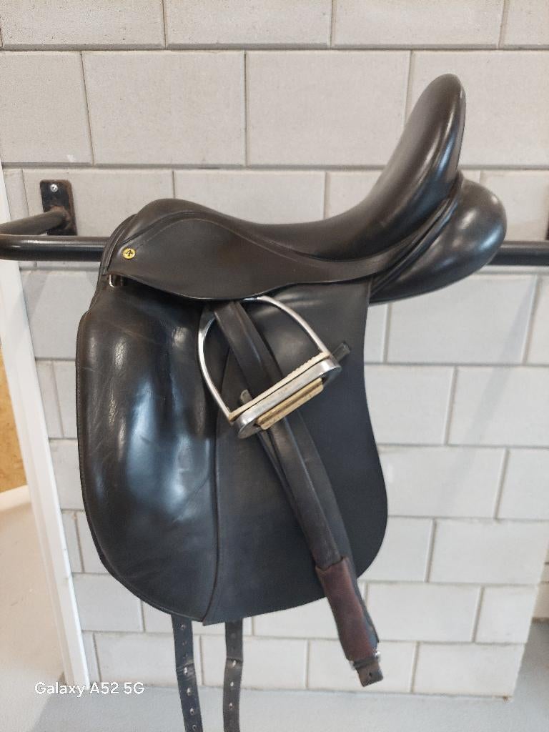 Zadel, Ophalen, Zo goed als nieuw, Dressuur