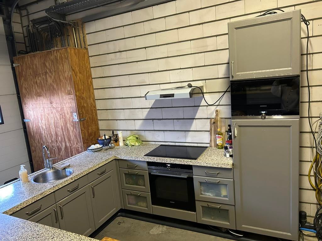 Degelijke keuken met terazzo blad, Ophalen, Gebruikt, Hoekkeuken, Graniet of Steen