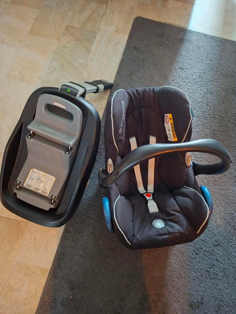 Maxicosi met bevestigings onderstel, Ophalen, Autogordel of Isofix, Gebruikt, 0 t/m 13 kg