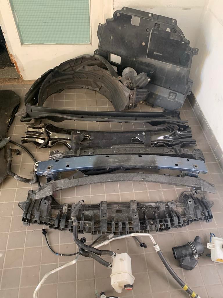 Toyota Auris 2016 Hybride Onderdelen - Diverse, Ophalen, Gebruikt, Voor, Toyota