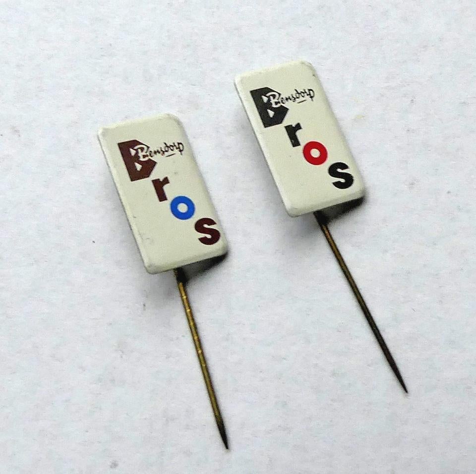 Bros speldjes oud speldje 2x Bensdorp melk en puur, Verzamelen, Speldjes, Pins en Buttons, Ophalen of Verzenden, Gebruikt, Merk