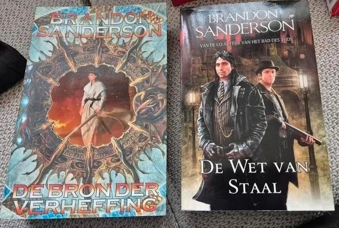 Brandon Sanderson Dl2 +4 De Bron der Verheffing PB, Ophalen of Verzenden