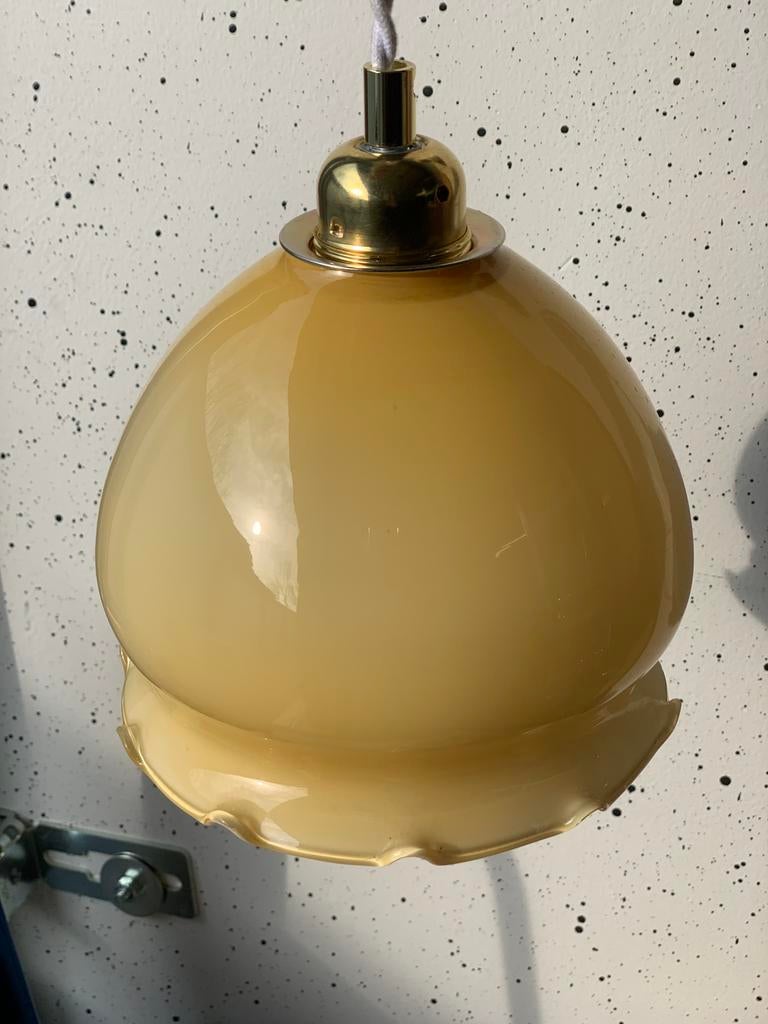 Vintage gele opaline glazen lamp kapjes, Huis en Inrichting, Lampen | Lampenkappen, Ophalen of Verzenden, Rond, Minder dan 25 cm