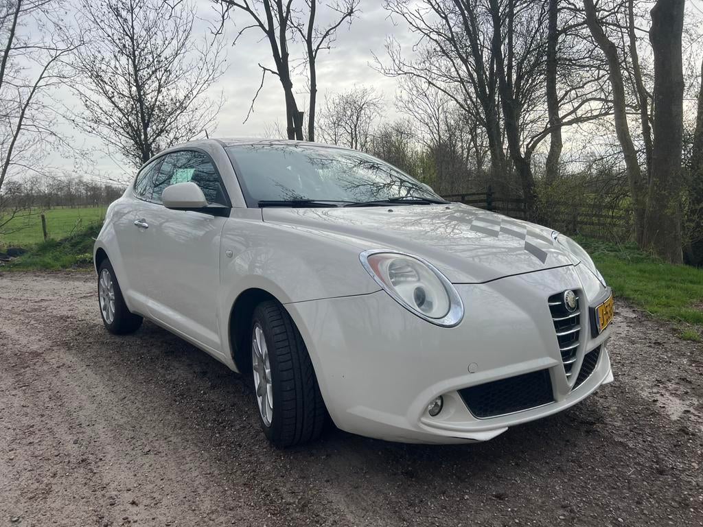 Alfa Romeo MiTo 1.4 16V 2009 Wit, Auto's, Alfa Romeo, Voorwielaandrijving, Euro 5, Stof, Zwart