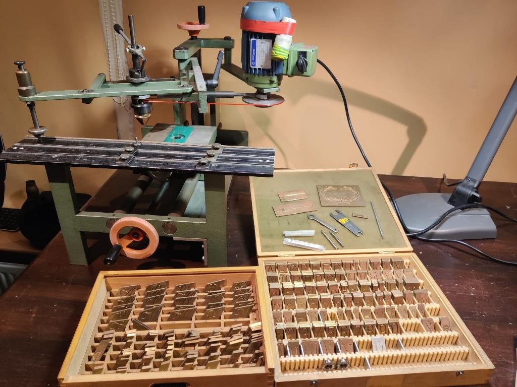 Te koop; graveermachine compleet met toebehoren, Ophalen, Gebruikt