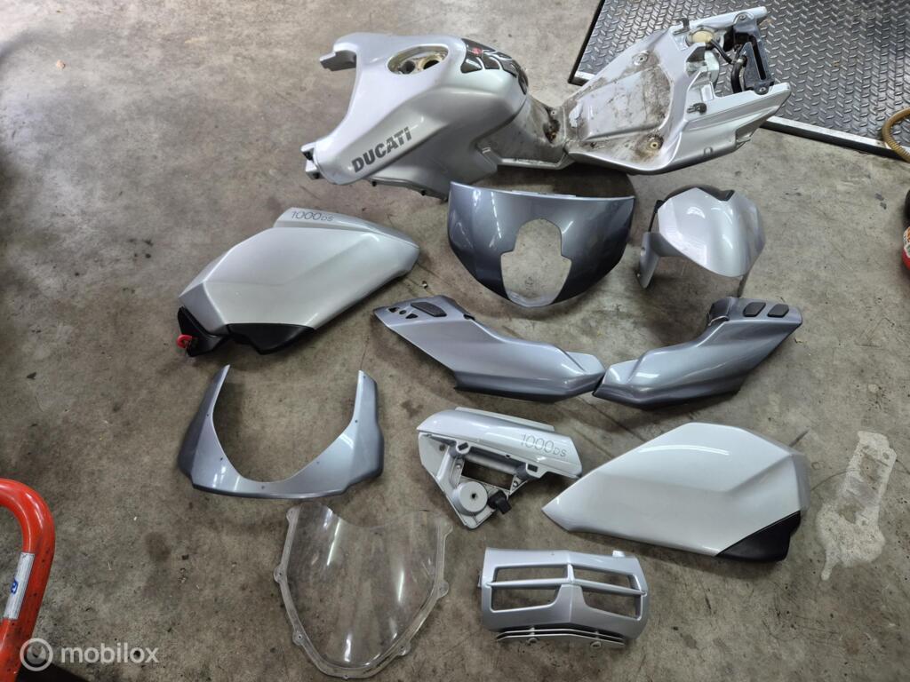 Kuipset kuipdelen topkuip zijdelen tank kuip Multistrada, Gebruikt, Factorystore.service@ducati.com, Ophalen of Verzenden, Via Antonio Cavalieri Ducati, 74/5, 74/6, 40132 Bologna BO