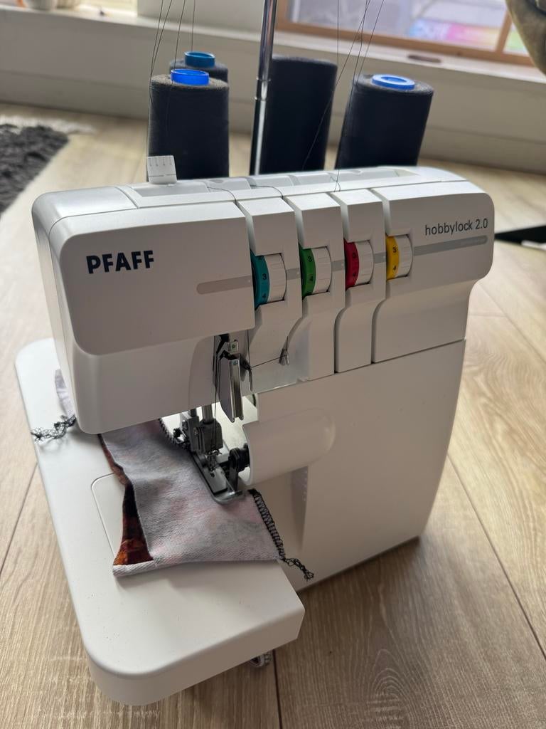 Pfaff Hobbylock 2.0 Lockmachine, Hobby en Vrije tijd, Naaimachines en Toebehoren, Ophalen, Zo goed als nieuw, Lockmachine, Pfaff