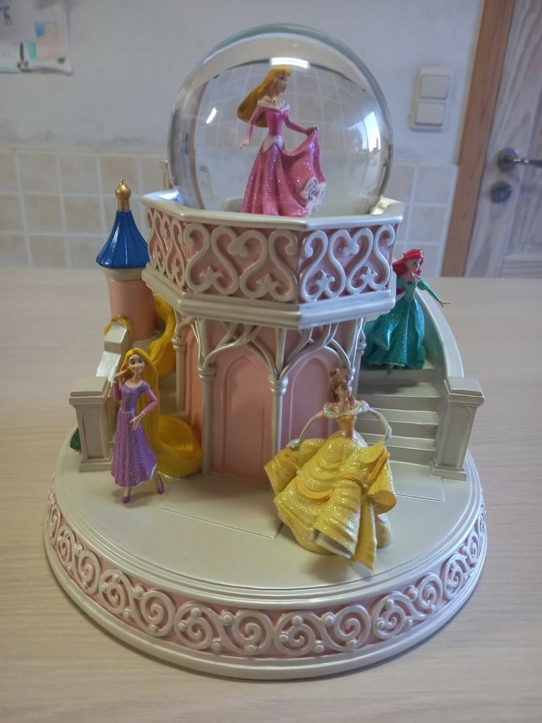 Snowglobe Disney Prinsessen, Verzamelen, Disney, Ophalen, Assepoester of Belle, Zo goed als nieuw, Beeldje of Figuurtje